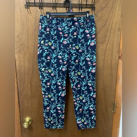 Cropped Navy Floral Pants - Picture 5 of 8